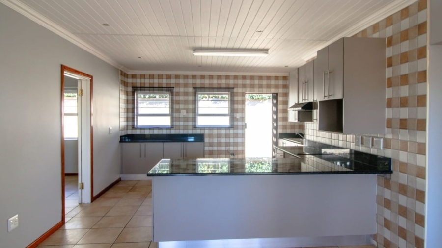 To Let 3 Bedroom Property for Rent in Beacon Bay Eastern Cape
